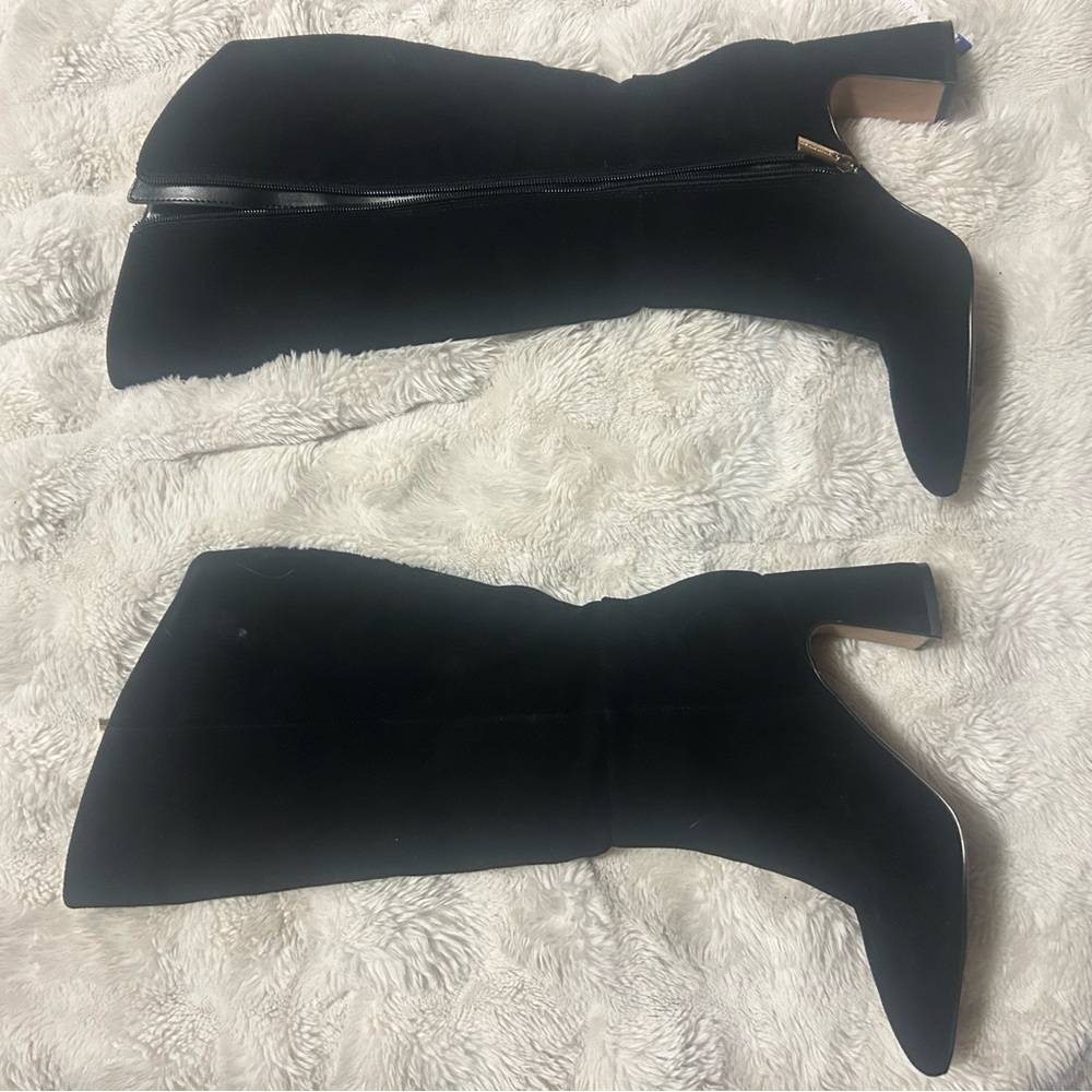 Vince Camuto Black Ankle Boots suede gorgeous boots that make a style pop